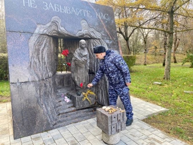 Сотрудники вневедомственной охраны посетили мемориал памяти узников фашистских концлагерей