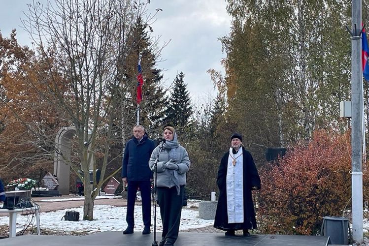 Во Всеволожске сотрудники Росгвардии приняли участие в траурном митинге, посвященном памяти жертв авиакатастрофы над Синайским полуостровом