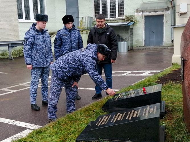Сотрудники ГУ Росгвардии почтили память товарищей, погибших при выполнении служебного долга