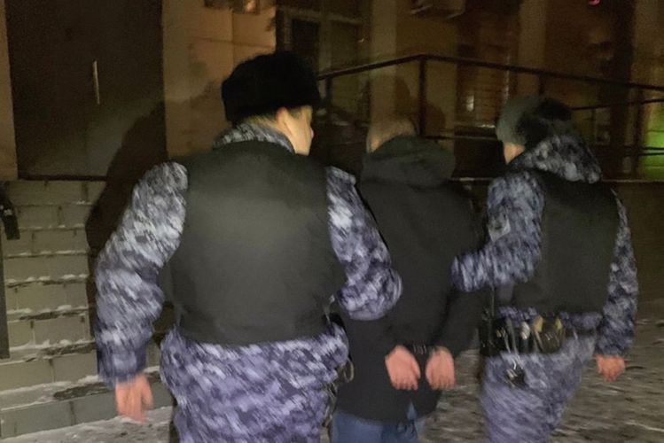 В Приморском районе сотрудники Росгвардии задержали троих граждан, один из которых стрелял из ружья возле жилого дома