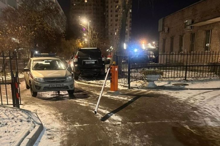 Во Фрунзенском районе наряд Росгвардии задержал двух хулиганов, сломавших шлагбаум на территории ЖК