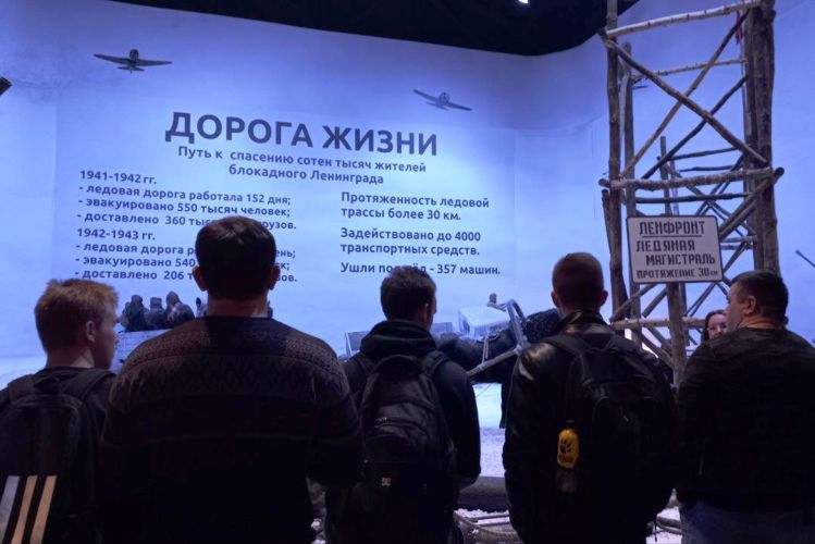 В преддверии Дня народного единства сотрудники ОМОН  и члены их семей посетили выставку «Ленрезерв»
