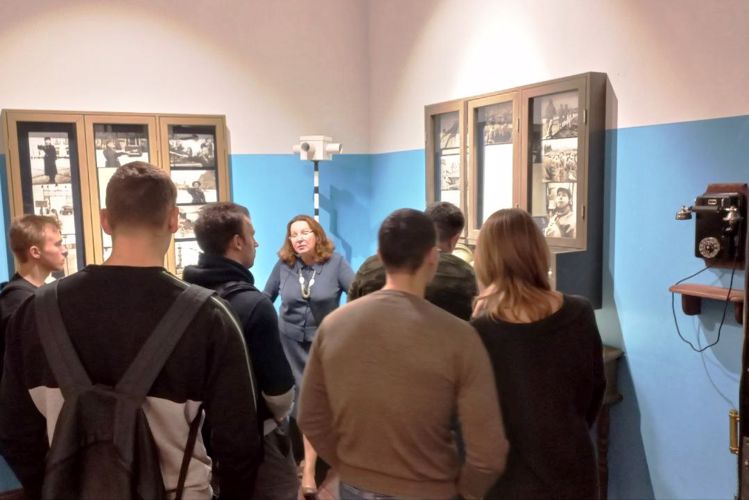 В преддверии Дня народного единства сотрудники ОМОН  и члены их семей посетили выставку «Ленрезерв»