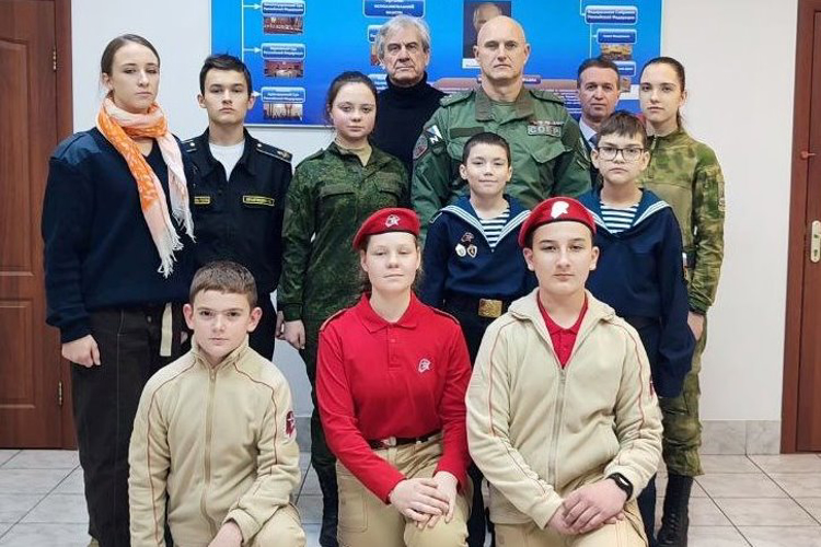 Юные воспитанники петербургских военно-патриотических клубов посетили СОБР «Гранит» Росгвардии