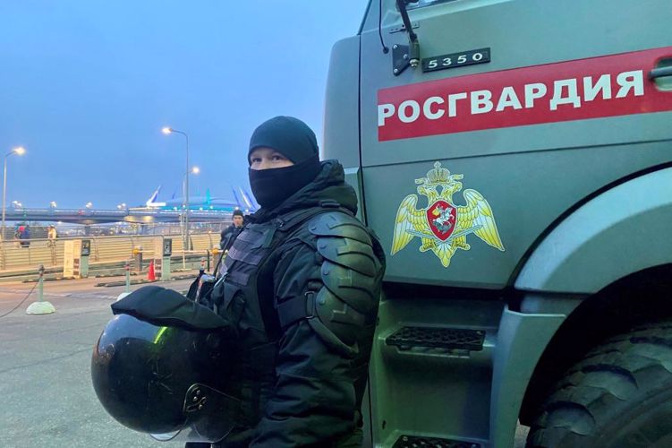 Подразделения Росгвардии обеспечили общественный порядок во время футбольного и хоккейного матчей