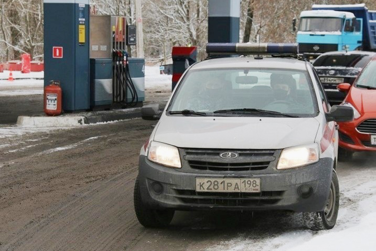 В Московском районе росгвардейцы задержали заправщика АЗС, напавшего на работника автомойки