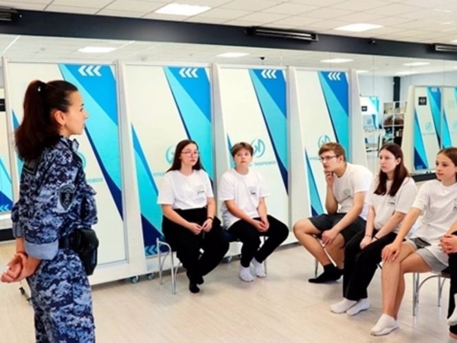 В Ленинградской области сотрудники Росгвардии приняли участие в мероприятиях, посвященных Дню народного единства