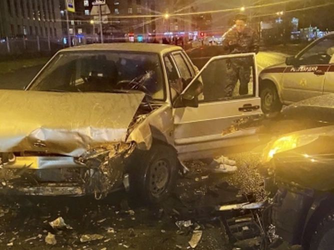 В Московском районе наряд Росгвардии пришел на помощь участнику ДТП