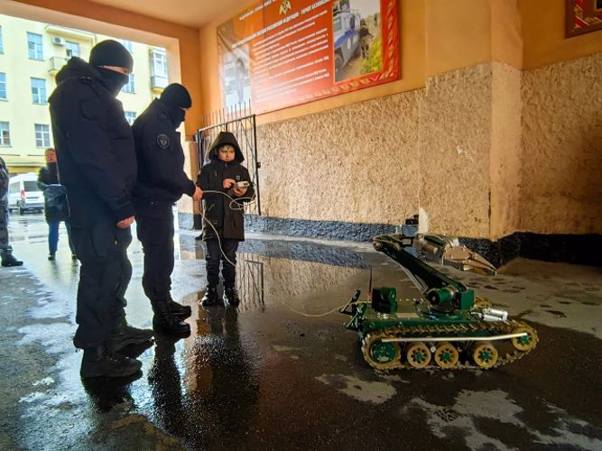 Сотрудники петербургского ОМОН Росгвардии поздравили сына участника СВО с днём рождения