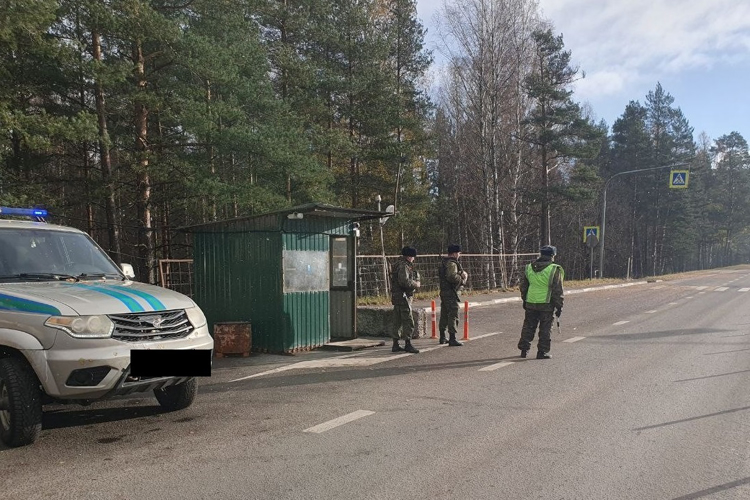 В Ленинградской области сотрудники СОБР Росгвардии обеспечили проведение мероприятий по соблюдению правил пограничного режима