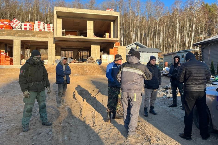 В Ленинградской области сотрудники СОБР Росгвардии обеспечили проведение мероприятий по соблюдению правил пограничного режима