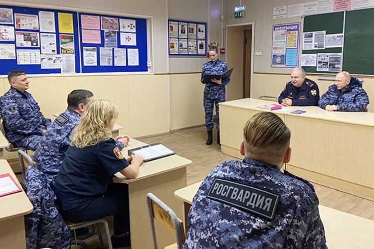 Сотрудники вневедомственной охраны региона приняли участие в мероприятиях, посвященных Дню Конституции России