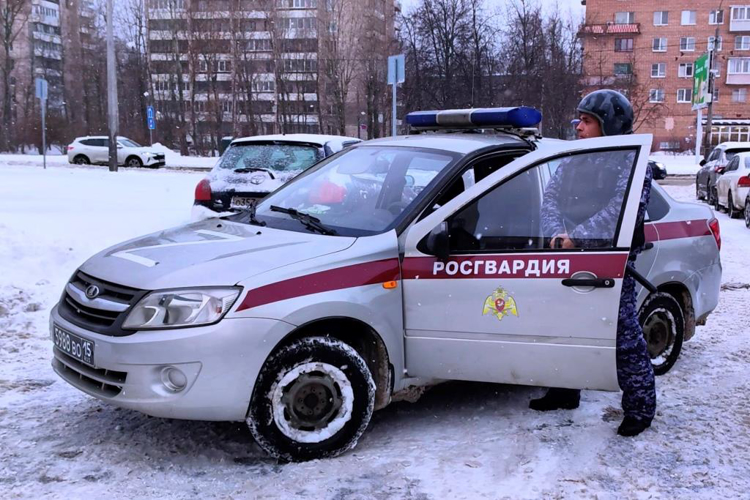 В Санкт-Петербурге сотрудники Росгвардии провели тактико-специальные занятия по нейтрализации вооруженных преступников