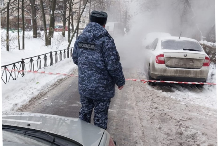 Во Фрунзенском районе наряд Росгвардии обнаружил место коммунальной аварии и вызвал аварийную службу