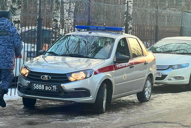 В Купчино сотрудники Росгвардии задержали гражданина, угрожавшего ножом мужчине