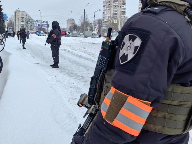 В Санкт-Петербурге сотрудники Росгвардии провели тактико-специальные занятия по нейтрализации вооруженных преступников
