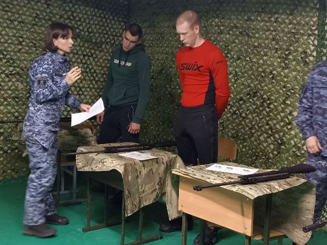 Сотрудники вневедомственной охраны обеспечили судейство на школьных соревнованиях по стрелковому многоборью