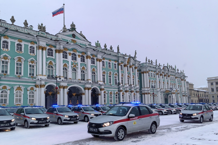 Генерал-лейтенант Алексей Воробьев и губернатор Санкт-Петербурга Александр Беглов поздравили росгвардейцев с Днем Конституции
