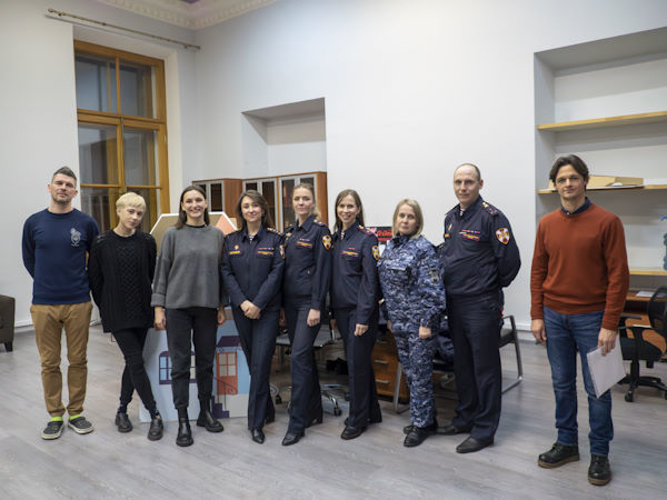 В Петербурге сотрудники Росгвардии присоединились к сбору новогодних подарков для детей подопечного хосписа