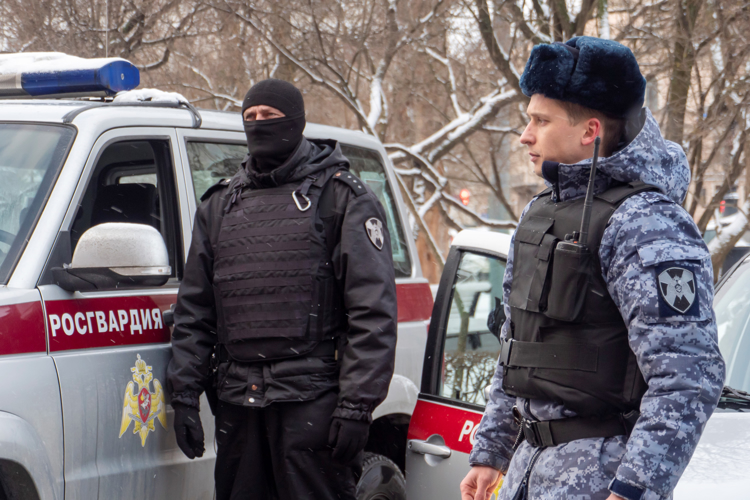 В Санкт-Петербурге сотрудники и военнослужащие Росгвардии обеспечили безопасность во время проведения саммитов ЕАЭС и СНГ