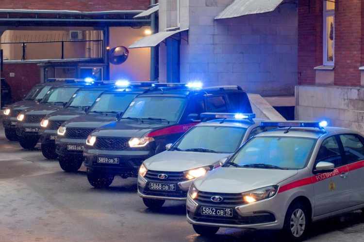 Подразделениям Росгвардии Ленинградской области торжественно переданы новые служебные автомобили