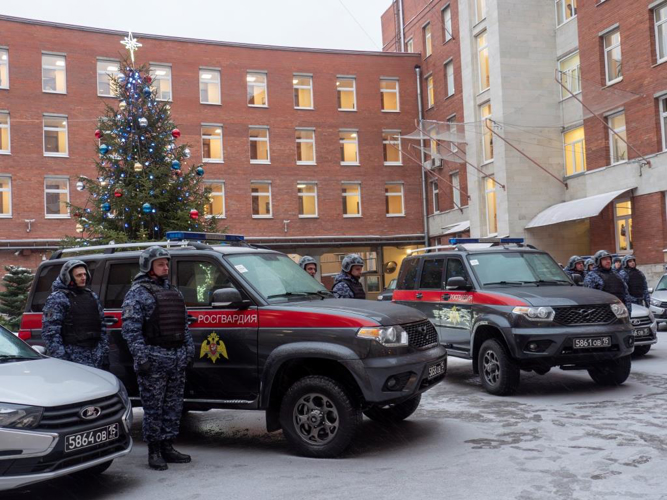 Подразделениям Росгвардии Ленинградской области торжественно переданы новые служебные автомобили