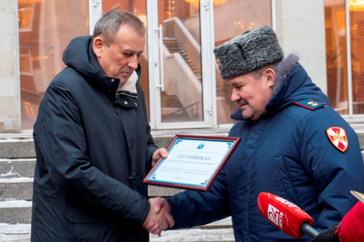 Подразделениям Росгвардии Ленинградской области торжественно переданы новые служебные автомобили
