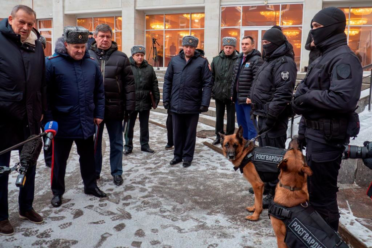 Подразделениям Росгвардии Ленинградской области торжественно переданы новые служебные автомобили