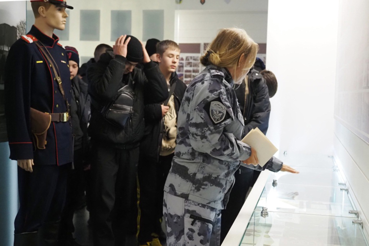 Базу расположения ОМОН «Бастион» посетили учащиеся Елизаветинской школы
