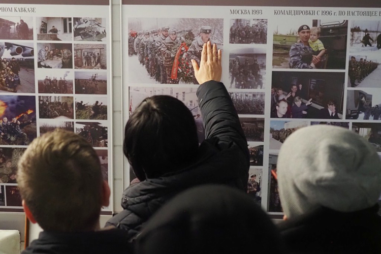 Базу расположения ОМОН «Бастион» посетили учащиеся Елизаветинской школы