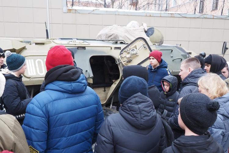 Базу расположения ОМОН «Бастион» посетили учащиеся Елизаветинской школы