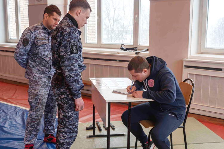 В Санкт-Петербурге среди сотрудников вневедомственной охраны Росгвардии прошел чемпионат по боевым приемам борьбы