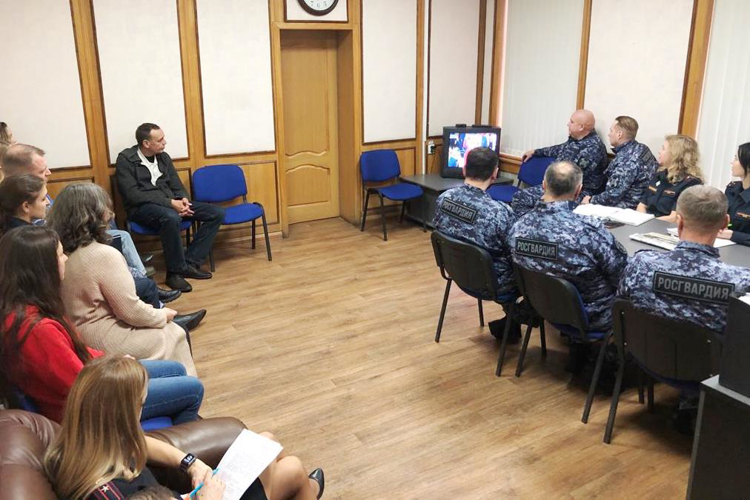 В Санкт-Петербурге и Ленинградской области сотрудники Росгвардии посмотрели прямую линию Президента России