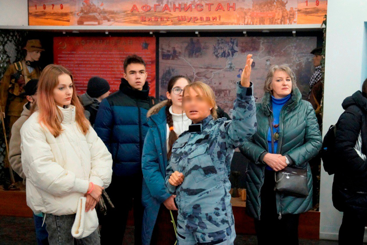 Петербургские школьники побывали на базе расположения ОМОН "Бастион" Росгвардии