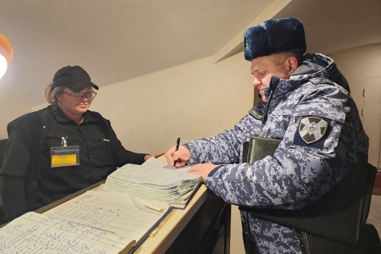 В Рождество сотрудники Росгвардии обеспечили правопорядок на территории Санкт-Петербурга и Ленинградской области