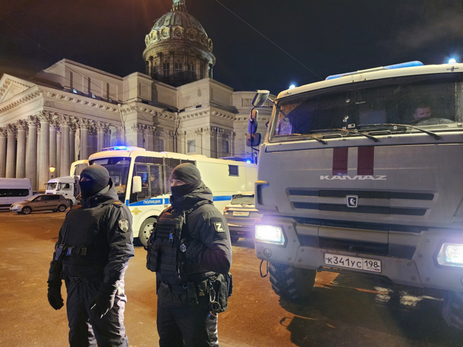 В Рождество сотрудники Росгвардии обеспечили правопорядок на территории Санкт-Петербурга и Ленинградской области