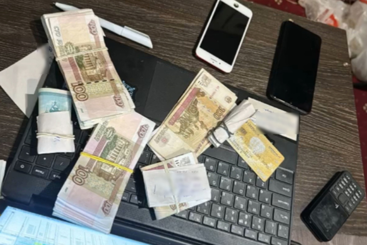 В Петербурге сотрудники СОБР Росгвардии оказали содействие полиции в пресечении деятельности нелегального игорного заведения
