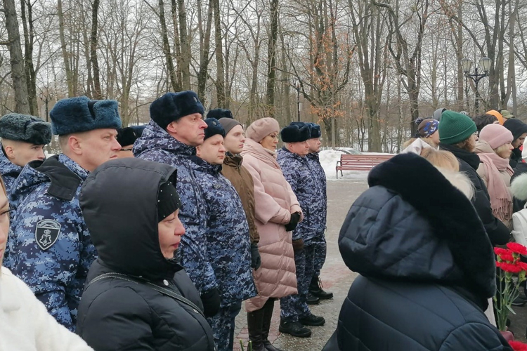 Сотрудники Росгвардии приняли участие в мероприятии, посвященном 80-летию освобождения Гатчины и Гатчинского района
