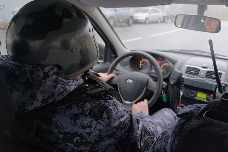 В Колпино наряд Росгвардии задержал гражданина, находящегося в федеральном розыске