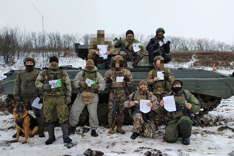 Во Всеволожске сотрудники Росгвардии вместе с воспитанниками подростково-молодежных клубов поддержали участников СВО