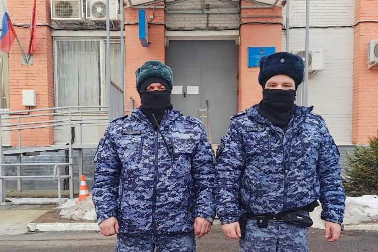 В Красногвардейском районе наряд Росгвардии задержал водителя иномарки, угрожавшего ножом другому автовладельцу
