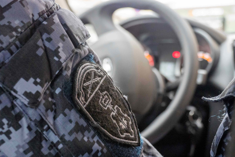 В Калининском районе сотрудники Росгвардии задержали рецидивиста, напавшего на женщину в медицинском учреждении