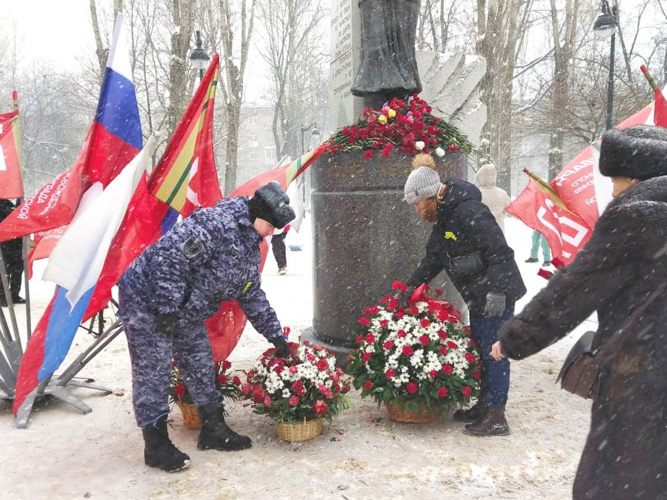 В Петербурге и Ленобласти сотрудники Росгвардии приняли участие в мероприятиях, посвящённых 81-летию прорыва блокады Ленинграда
