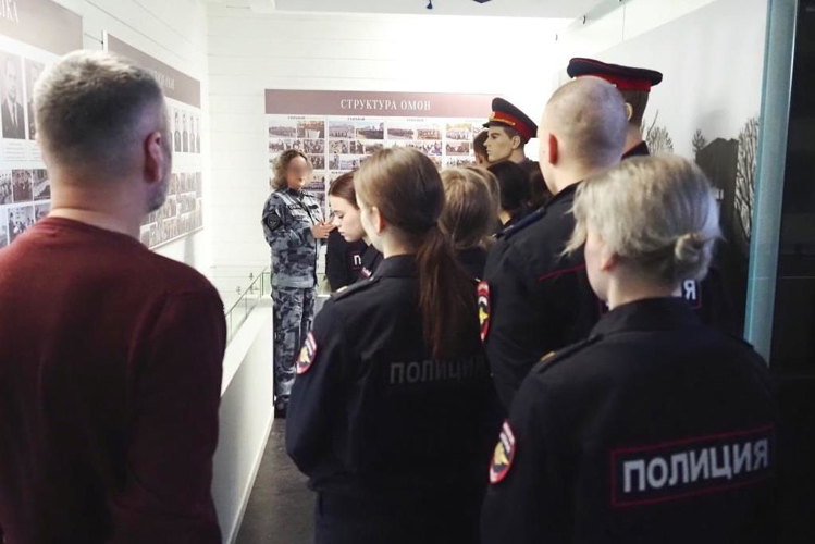 Базу расположения ОМОН "Бастион" посетили курсанты Санкт-Петербургского университета МВД России