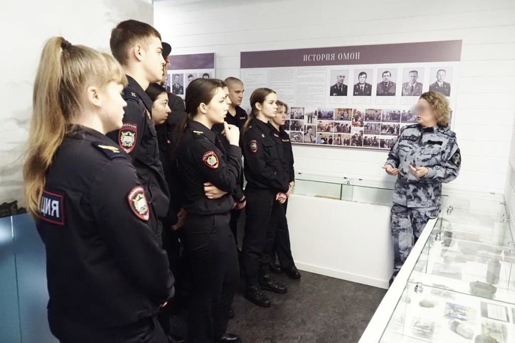 Базу расположения ОМОН "Бастион" посетили курсанты Санкт-Петербургского университета МВД России