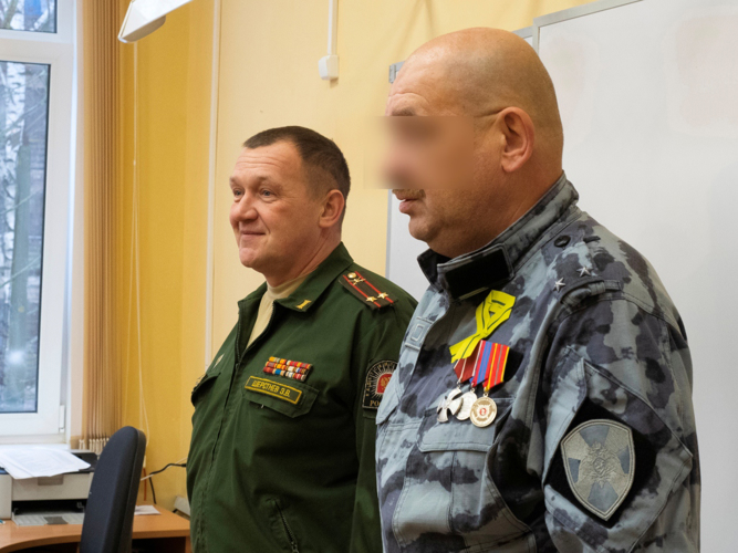 Сотрудники ОМОН "Бастион" провели патриотический урок для учеников подшефной кадетской школы в Павловске