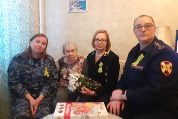 В Санкт-Петербурге сотрудники Росгвардии поздравили ветеранов вневедомственной охраны с 80-летием полного освобождения Ленинграда от фашистской блокады