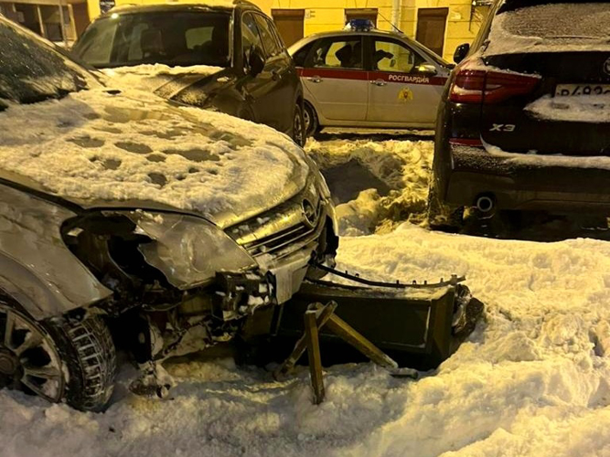 В Адмиралтейском районе наряд Росгвардии задержал нетрезвого водителя, не справившегося с управлением