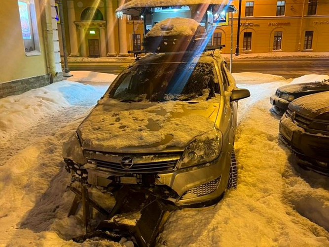 В Адмиралтейском районе наряд Росгвардии задержал нетрезвого водителя, не справившегося с управлением