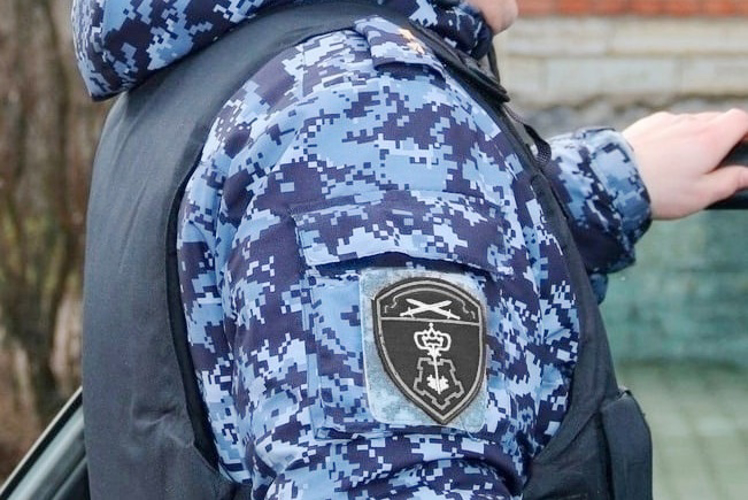 В Красногвардейском районе наряд Росгвардии задержал гражданку, которая пивным бокалом травмировала посетителя ночного клуба
